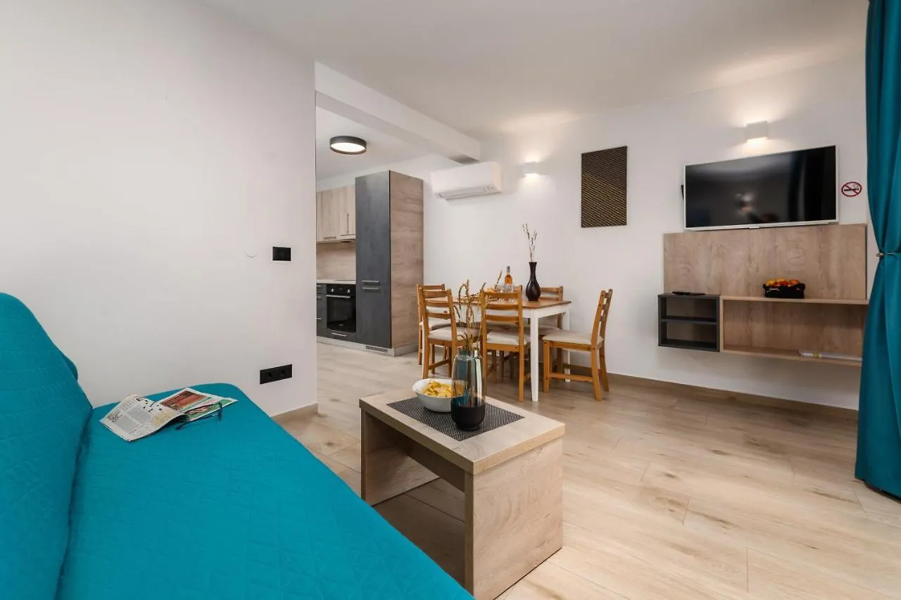 Apartments Grota Porec 0*,